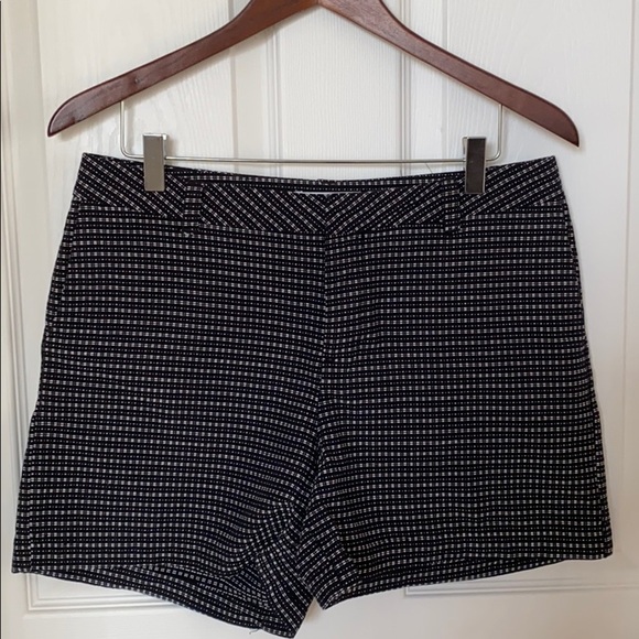 LIZ CLAIBORNE Women's Size 10 Petite Black & White Stitched Patterned Sh… - Picture 7 of 8